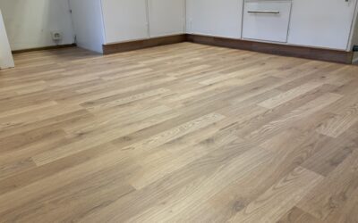 Golvläggning av laminatgolv i Classic Oak